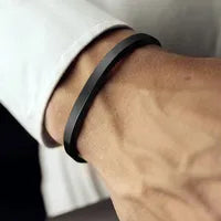 Pulseira Maia Preta · Pulseira em aço inoxidável estilo clássico