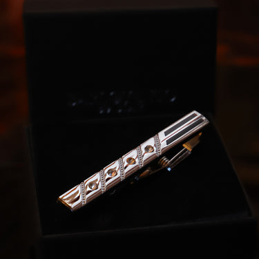 Petirrojo · pasador de corbata de color plata con diamantes simulados - Barlovento de Biar