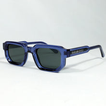 Cofete · gafas de sol de color azul intenso con lentes negras UV400