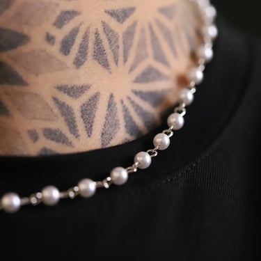 Galara Necklace · Chain necklace with silver-colored pearl shapes
