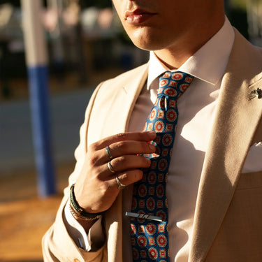 Halcón · pasador de corbata metal cepillado - Barlovento de Biar