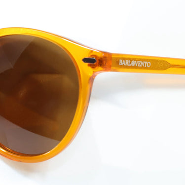 Gulpiyuri · gafas de sol de color naranja cristal