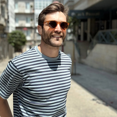 Gulpiyuri · gafas de sol de color naranja cristal