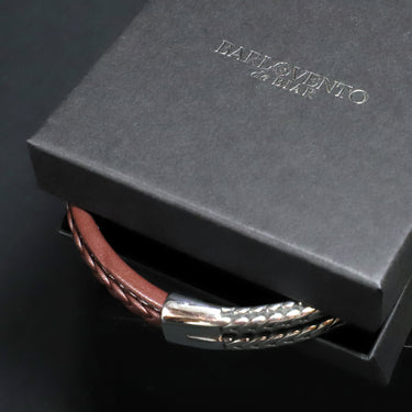 Pulseira Magalle · Pulseira em pele castanha com fecho