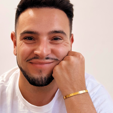 Pulseira Maia Gold · Pulseira em aço inoxidável estilo clássico