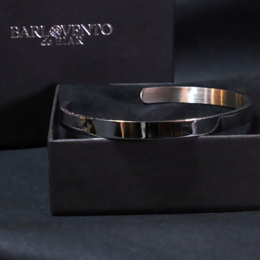 Pulseira Maia Prata · Pulseira em aço inoxidável estilo clássico