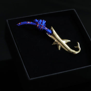 Pulseira Saiph · Pulseira de corda com pendente tubarão