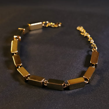 Pulseira Stratos · Pulseira de elos geométricos banhada a ouro 18k