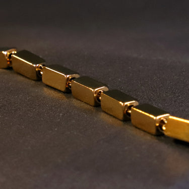 Pulseira Stratos · Pulseira de elos geométricos banhada a ouro 18k