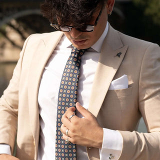 Qué corbata llevar a una boda: Guía para acertar