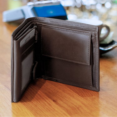 Geneva · Billetera clásica de cuero auténtico café, compacta