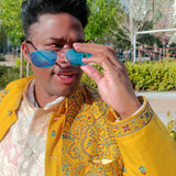 Oratori · gafas de sol grabadas con lentes azules y patillas de madera - Barlovento de Biar