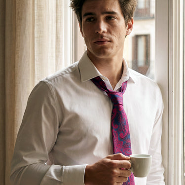 Perpignan · Conjunto de corbata con estampado paisley carmesí, pañuelo de bolsillo, gemelos y pasador de corbata