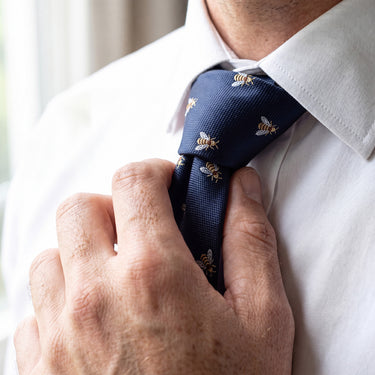 Abejas  ·  corbata azul con diseño de abeja