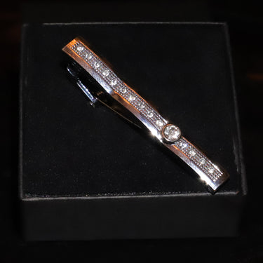 Águila · pasador de corbata con diamantes sintéticos - Barlovento de Biar