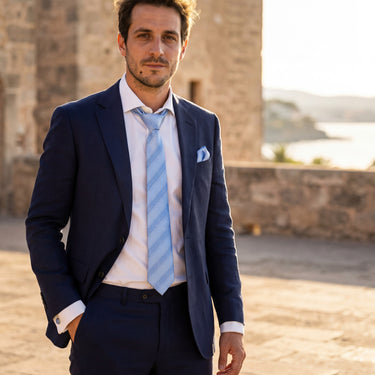 Amalfi · conjunto de corbata azul brillante con pañuelo, gemelos y pasador