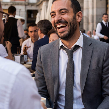 Atacama · corbata gris oscuro suave