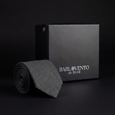 Atacama · corbata gris oscuro suave