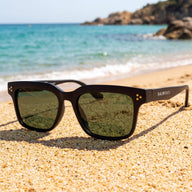 Boadella · gafas de sol rectangulares negras con lentes verdes
