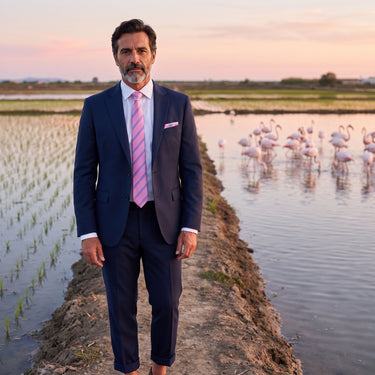 Brighton · conjunto de corbata a rayas rosas y azules con pañuelo de bolsillo, gemelos y pasador de corbata