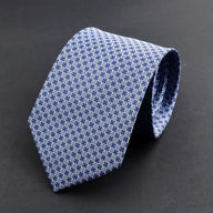 Capri · corbata azul cielo 100% seda, estilo italiano con mosaico geométrico