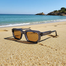 Carabassí · llamativas gafas de sol azules con lentes marrones