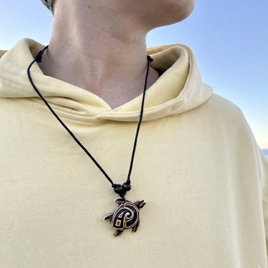 Collar Bisel · Collar para hombre con tortuga