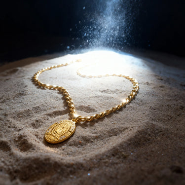 Collar Virelia · Collar cadena con abalorio de virgen