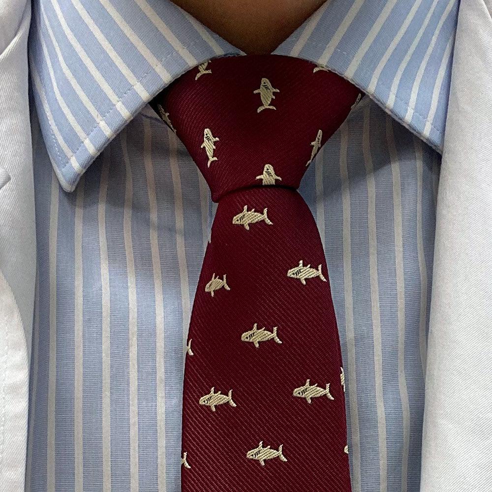 Conjunto de regalo de corbata y gemelos con forma de tiburones - Barlovento de Biar