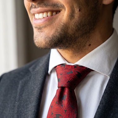 Corsica · corbata con estampado paisley roja
