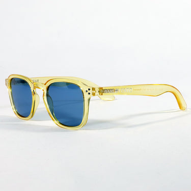 Cortadura · gafas de sol color crema cristal con lentes azules