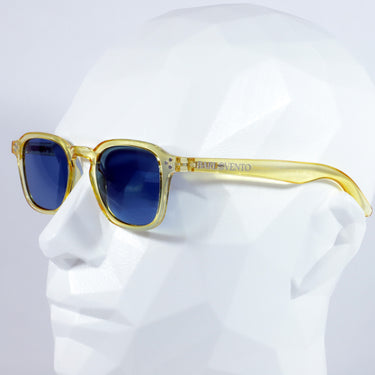 Cortadura · gafas de sol color crema cristal con lentes azules