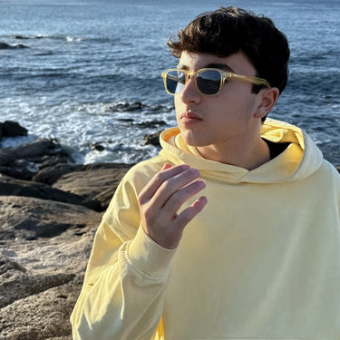 Cortadura · gafas de sol color crema cristal con lentes azules