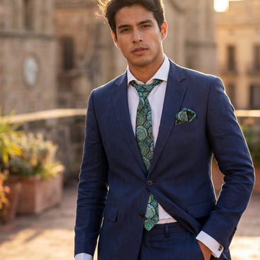 Courchevel · conjunto de corbata con estampado paisley verde, pañuelo, gemelos y pasador