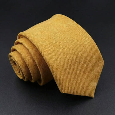 Dahna · corbata mostaza suave