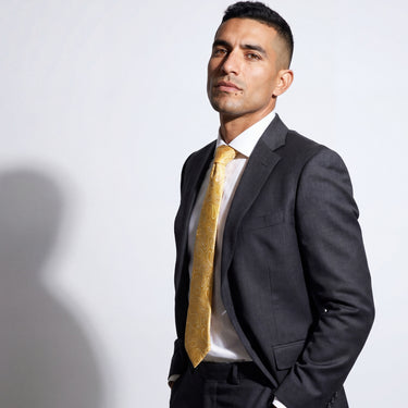 Épernay · corbata con estampado paisley dorado