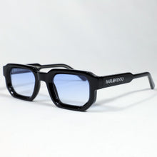 Genovenses · óculos de sol pretos marcantes com lentes azuis