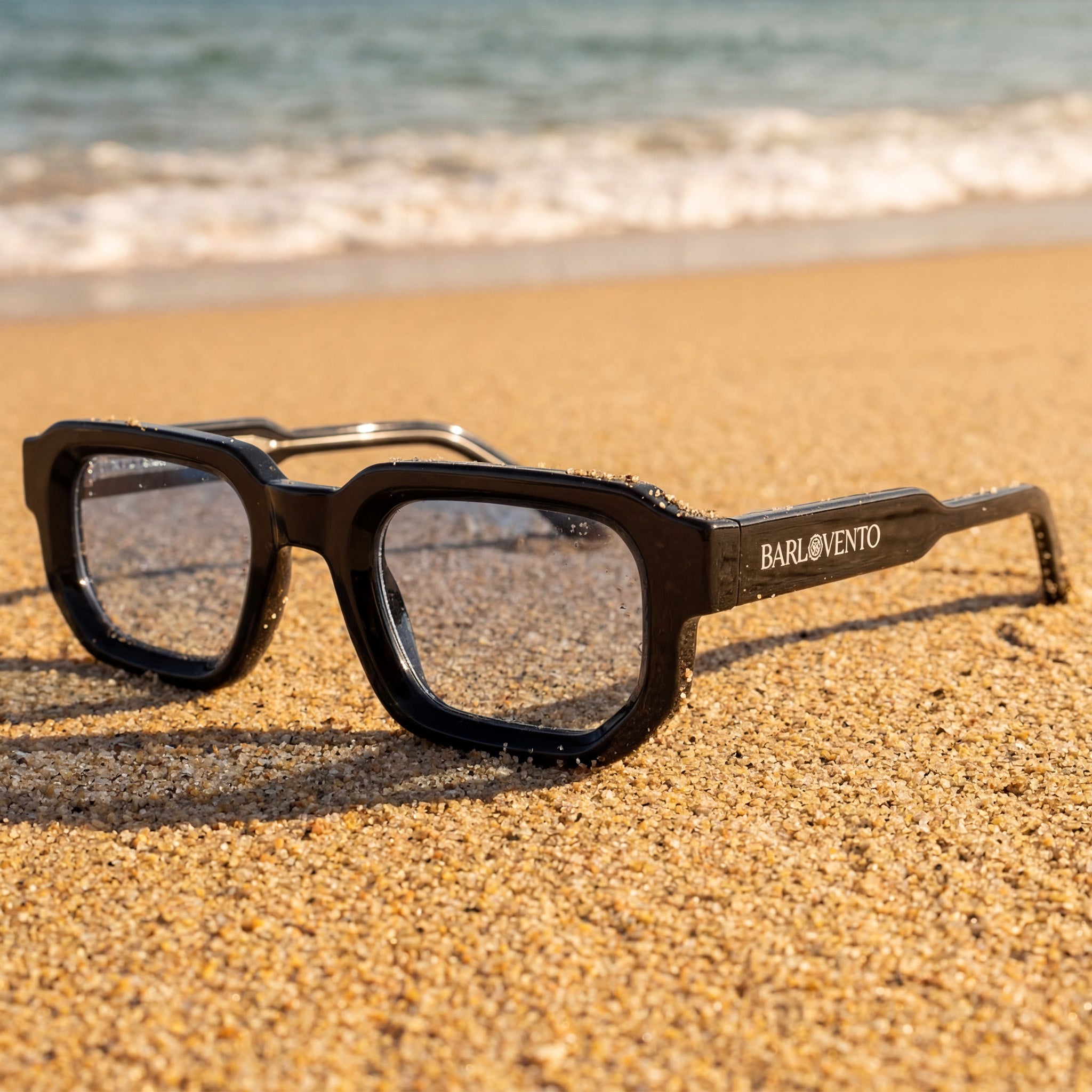 Genovenses · gafas de sol negras llamativas con lentes azul en Barlovento de Biar