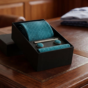 Giugliano · conjunto de corbata verde azulado con pañuelo de bolsillo, gemelos y pasador de corbata