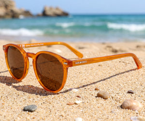 Gulpiyuri · gafas de sol de color naranja cristal