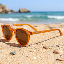 Gulpiyuri · gafas de sol de color naranja cristal