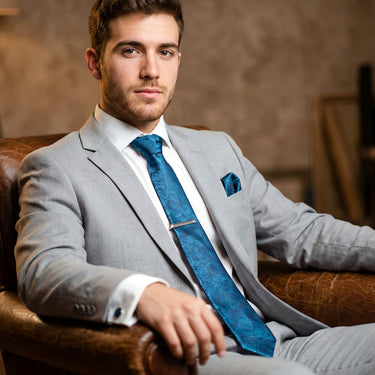 Hojas azules · conjunto de corbata natural con pañuelo, gemelos y pasador