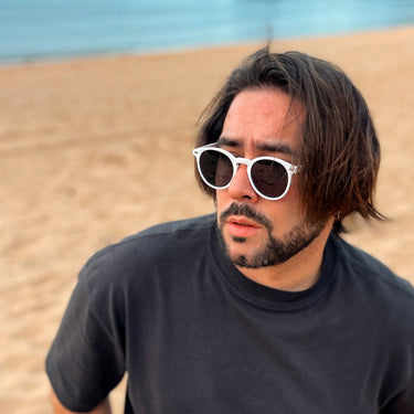 Macarella · gafas de sol redondas blancas con lentes grises - Barlovento de Biar
