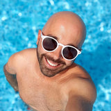 Macarella · gafas de sol redondas blancas con lentes grises - Barlovento de Biar