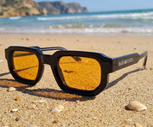 Médano · gafas de sol negras llamativas con lentes naranjas
