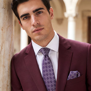 Monza · conjunto de corbata estilo italiano morado con pañuelo de bolsillo, gemelos y pasador de corbata