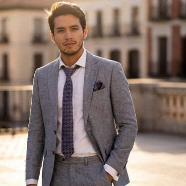 Monza · conjunto de corbata estilo italiano morado con pañuelo de bolsillo, gemelos y pasador de corbata