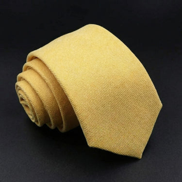 Nafud · corbata amarilla dorada suave