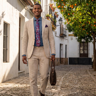 Narbonne · conjunto de corbata con estampado paisley azul y morado con pañuelo, gemelos y pasador