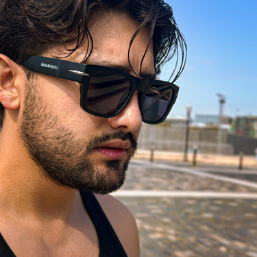Ondarreta · gafas de sol cuadradas negras con protección UV400 y ribete metálico - Barlovento de Biar